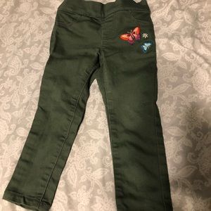 Size 2T pants. Great condition!